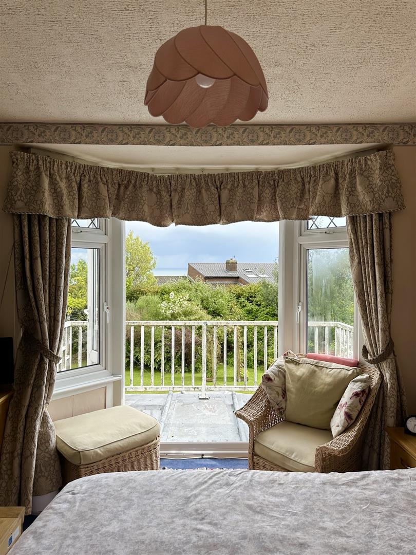 5 bed property in Amherst Gardens, Hastings